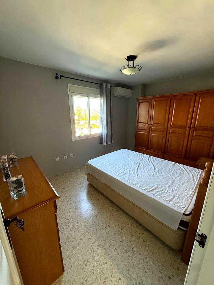 2 bedroom Flat for sale in Alhaurin de la Torre with garage - € 250,000 (Ref: 9489795)