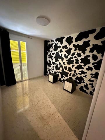 3 slaapkamer Flat te huur in Soliva Este, Málaga stad met garage - € 1.300 (Ref: 9489796)