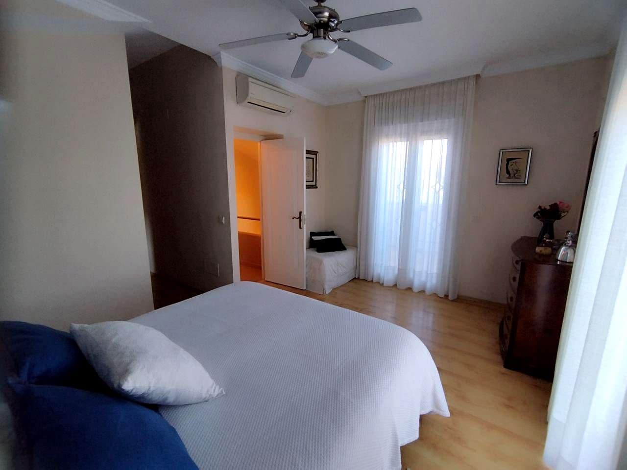 4 bedroom Villa for sale in Alhaurin de la Torre with pool garage - € 855,000 (Ref: 9542655)