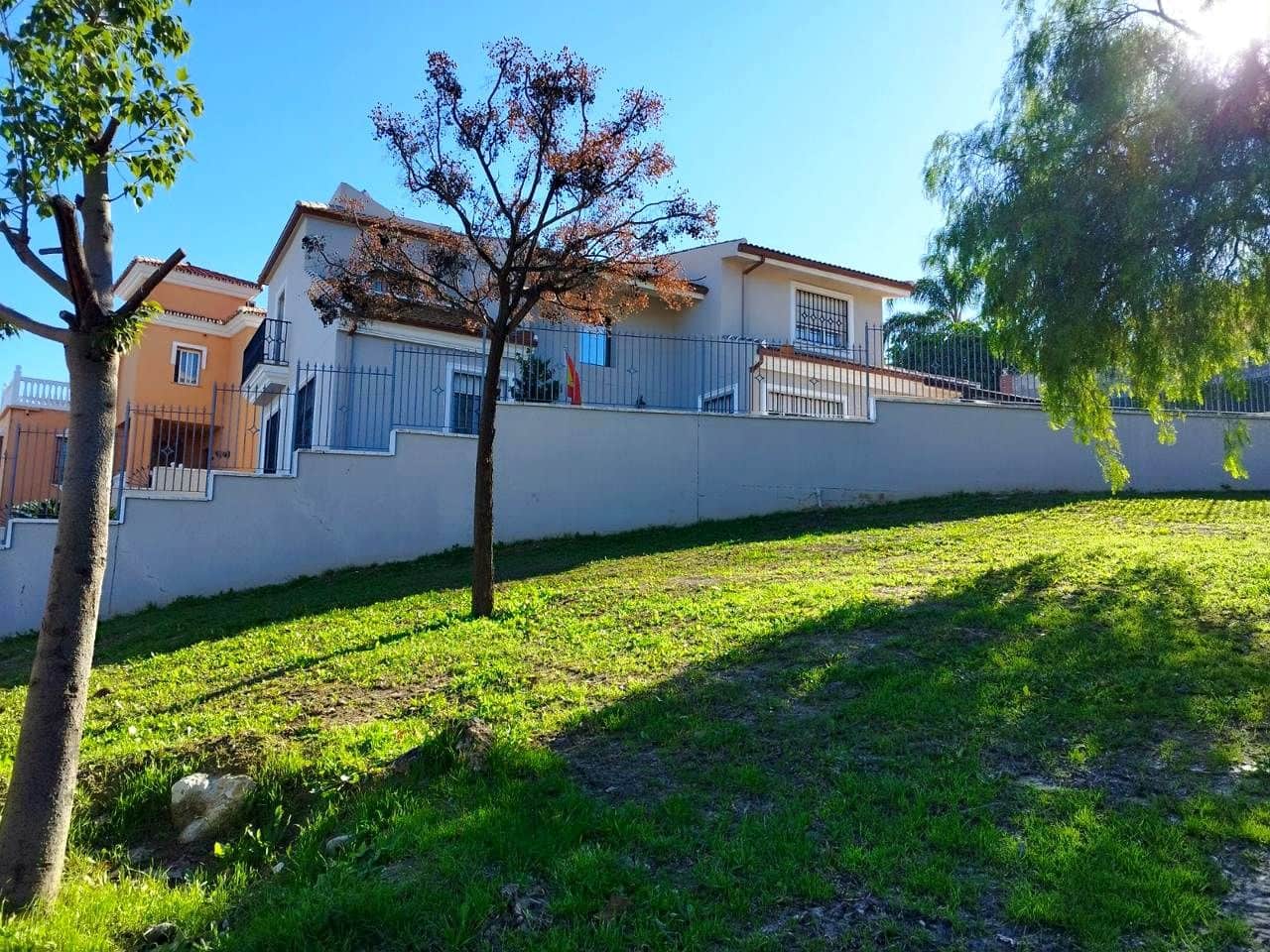 4 bedroom Villa for sale in Alhaurin de la Torre with pool garage - € 855,000 (Ref: 9542655)