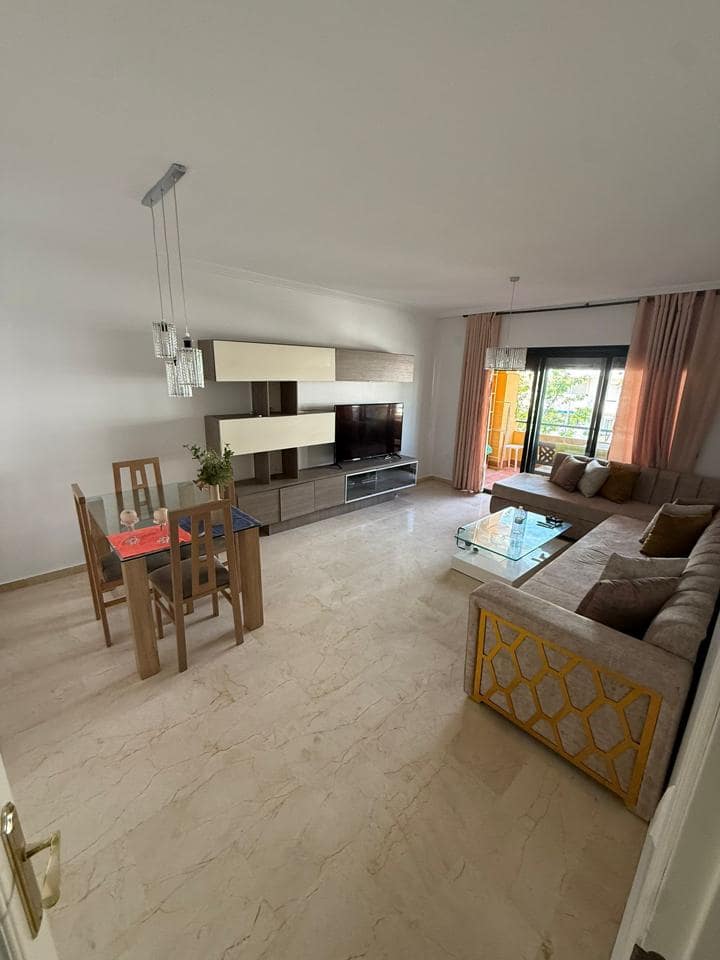 3 bedroom Flat for rent in Marbella with garage - € 1,900 (Ref: 9709444)