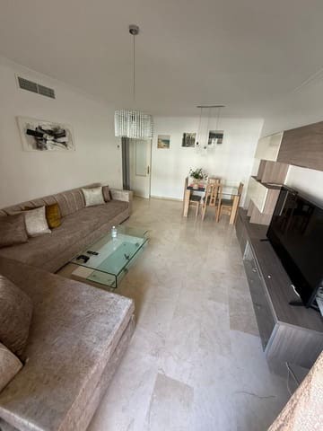 Appartement de 3 chambres à louer à Nueva Alcántara, Marbella avec garage - 1 900 € (Ref: 9709444)