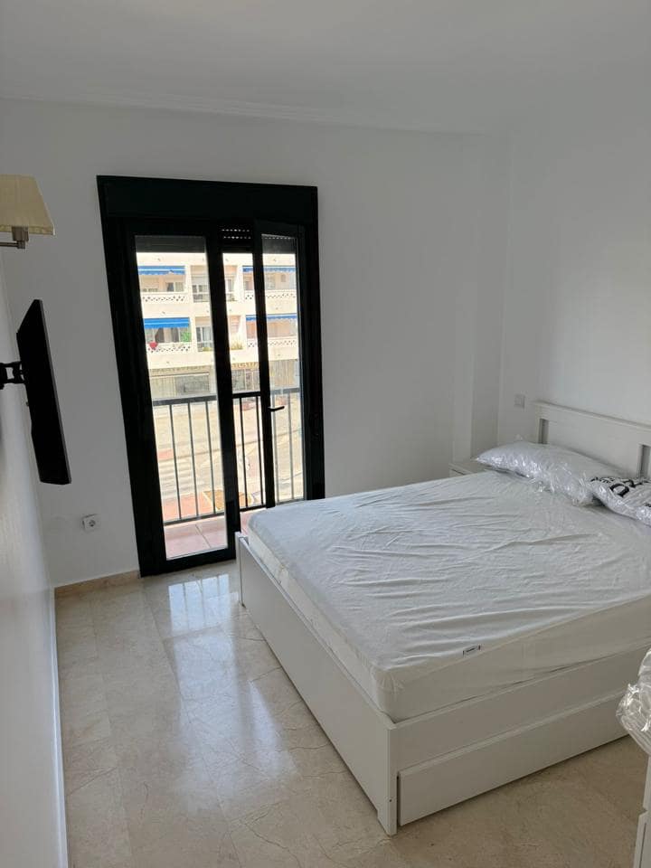 3 bedroom Flat for rent in Marbella with garage - € 1,900 (Ref: 9709444)