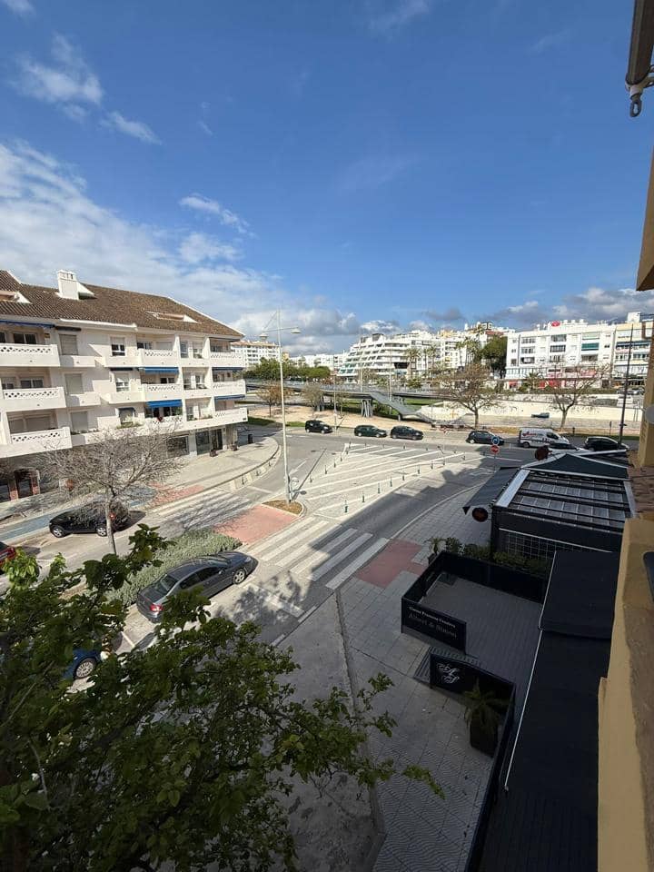 3 bedroom Flat for rent in Marbella with garage - € 1,900 (Ref: 9709444)