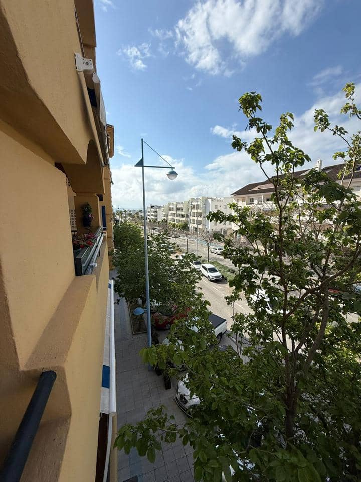 3 bedroom Flat for rent in Marbella with garage - € 1,900 (Ref: 9709444)