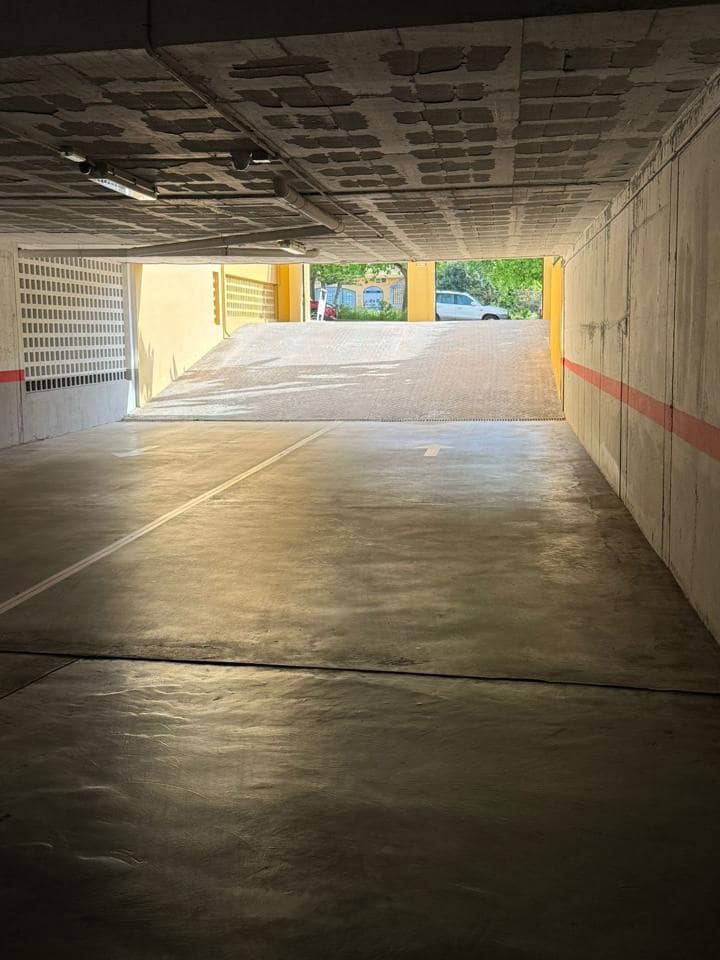 3 bedroom Flat for rent in Marbella with garage - € 1,900 (Ref: 9709444)