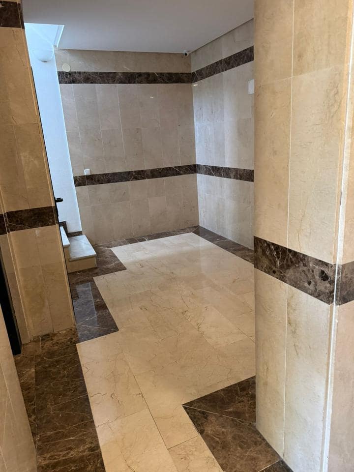 3 bedroom Flat for rent in Marbella with garage - € 1,900 (Ref: 9709444)