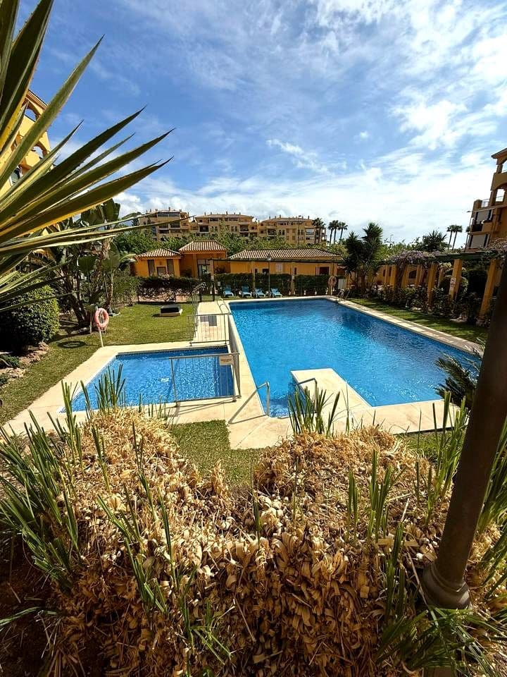 3 bedroom Flat for rent in Marbella with garage - € 1,900 (Ref: 9709444)