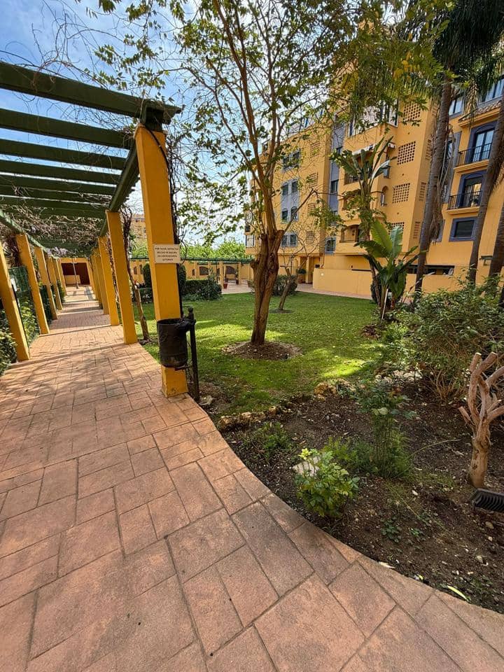 3 bedroom Flat for rent in Marbella with garage - € 1,900 (Ref: 9709444)