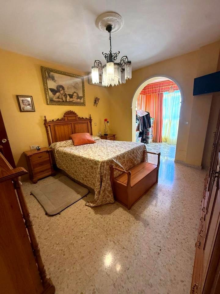4 bedroom Villa for sale in Puerto de la Torre - € 450,000 (Ref: 9866457)