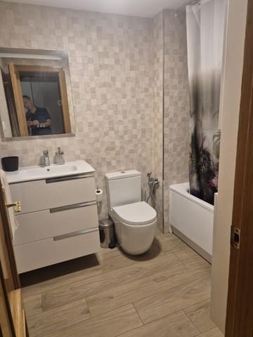 3 quarto Apartamento para arrendar em Hacienda Bizcochero, Málaga cidade - 1 550 € (Ref: 9891225)