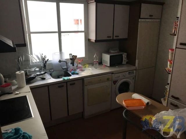 Piso de 4 habitaciones en Hacienda Roldan, Málaga ciudad en alquiler con garaje - 1.800 € (Ref: 9905173)