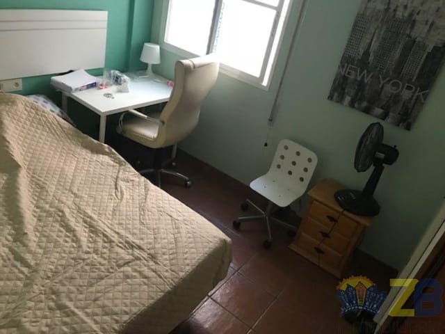 Piso de 4 habitaciones en Hacienda Roldan, Málaga ciudad en alquiler con garaje - 1.800 € (Ref: 9905173)