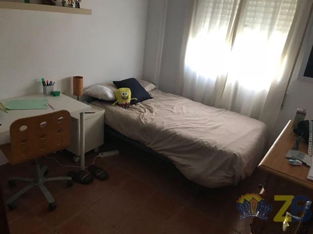 Piso de 4 habitaciones en Hacienda Roldan, Málaga ciudad en alquiler con garaje - 1.800 € (Ref: 9905173)