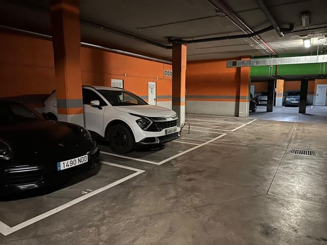 3 soverom Leilighet til leie i La Trinidad, Málaga by med garasje - € 1 250 (Ref: 9961183)