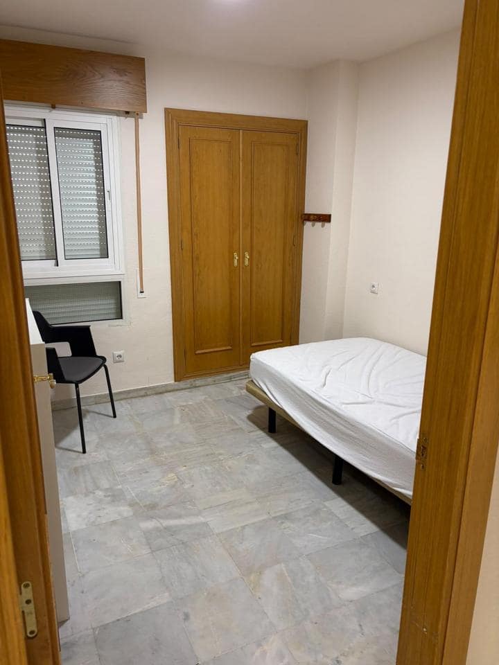 4 soveværelse Lejlighed til leje i Malaga by - € 2.000 (Ref: 9984235)