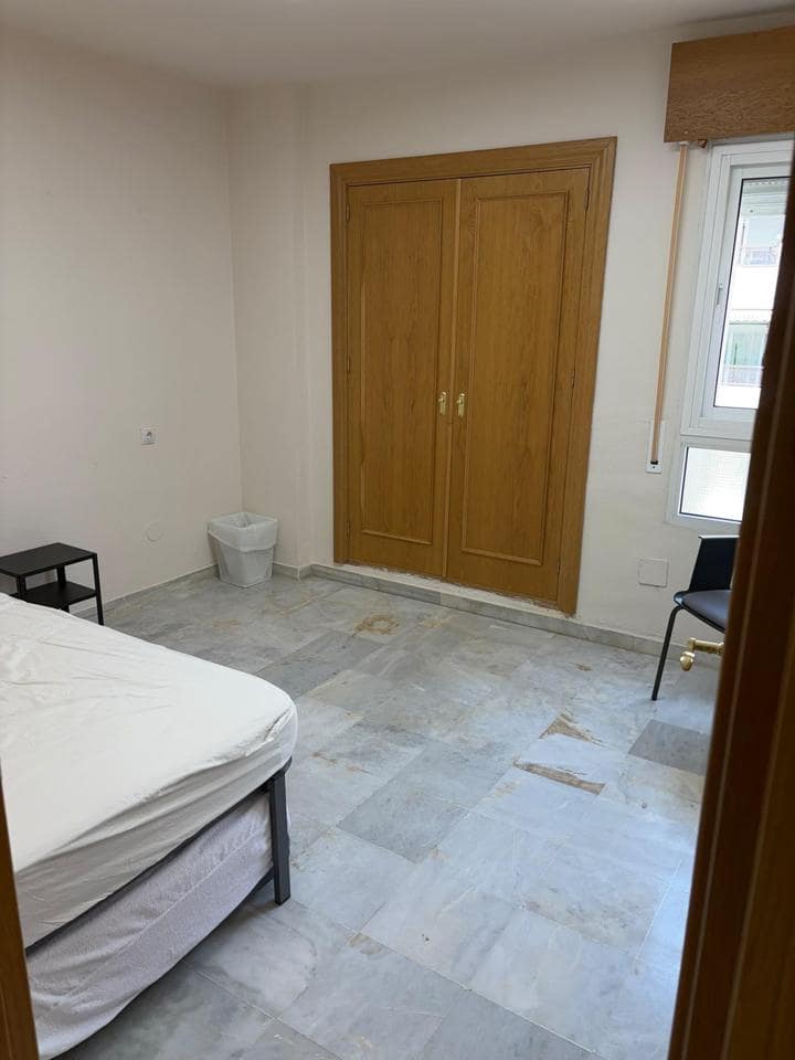 4 soveværelse Lejlighed til leje i Malaga by - € 2.000 (Ref: 9984235)