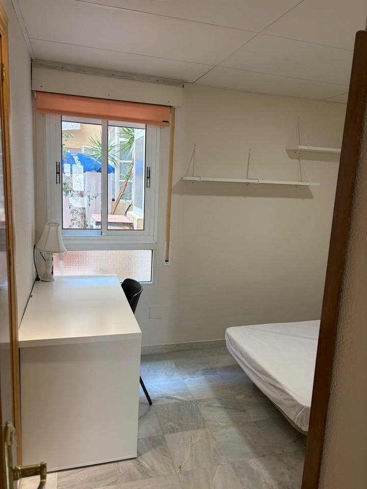 4 soveværelse Lejlighed til leje i Malaga by - € 2.000 (Ref: 9984235)