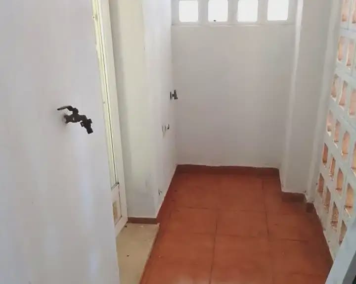 2 bedroom Apartment for sale in La Linea de la Concepcion - € 207,000 (Ref: 9999200)