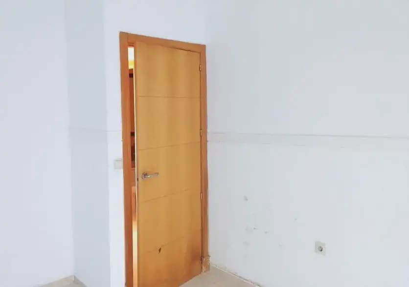 2 bedroom Apartment for sale in La Linea de la Concepcion - € 207,000 (Ref: 9999200)