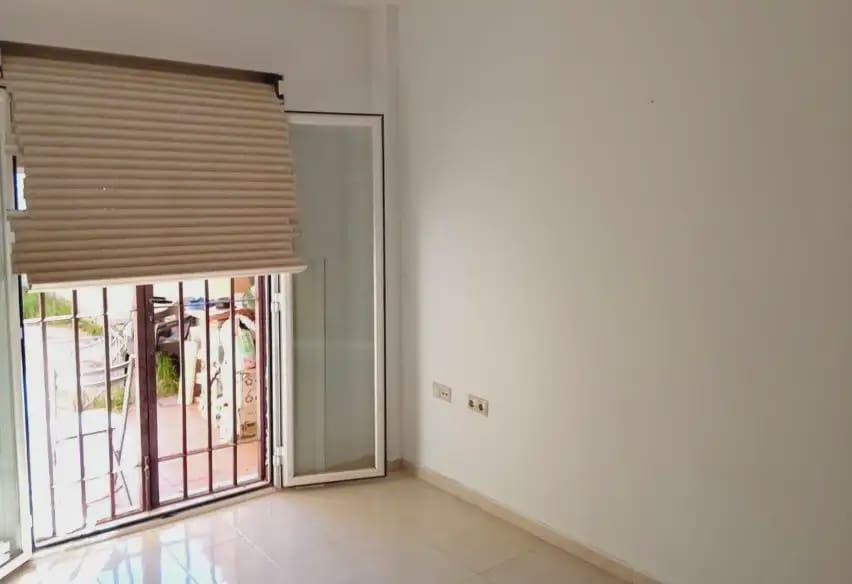 2 bedroom Apartment for sale in La Linea de la Concepcion - € 207,000 (Ref: 9999200)