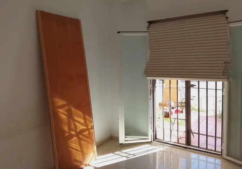 2 bedroom Apartment for sale in La Linea de la Concepcion - € 207,000 (Ref: 9999200)