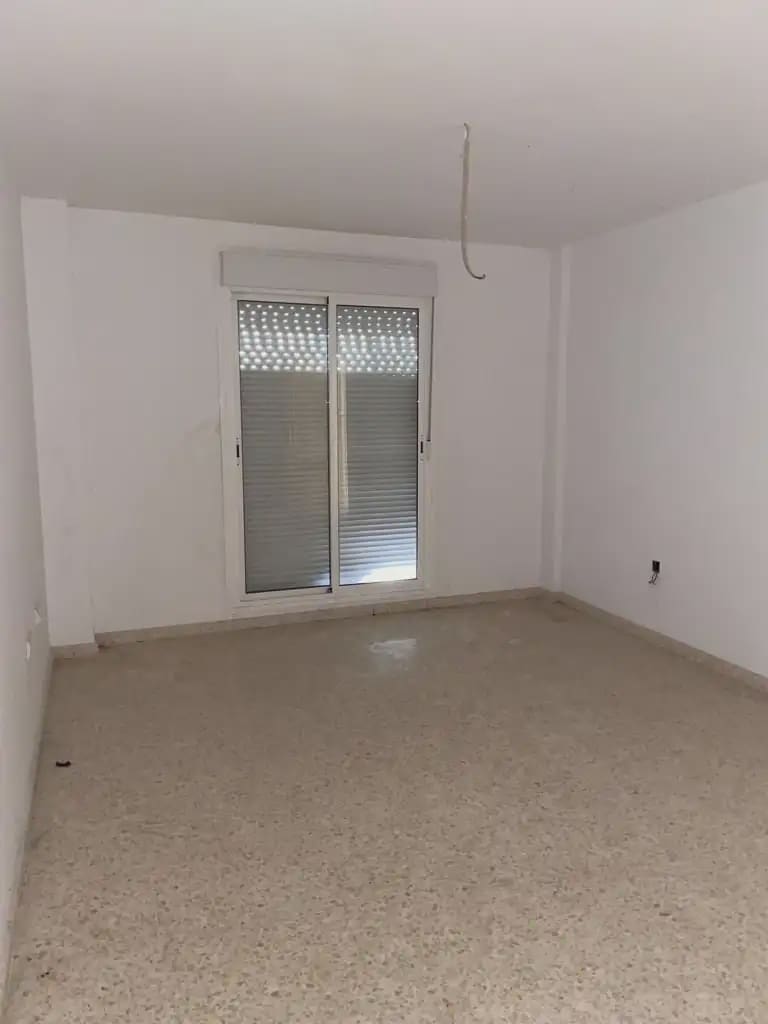 3 slaapkamer Flat te koop in Algeciras met garage - € 79.793 (Ref: 9999201)