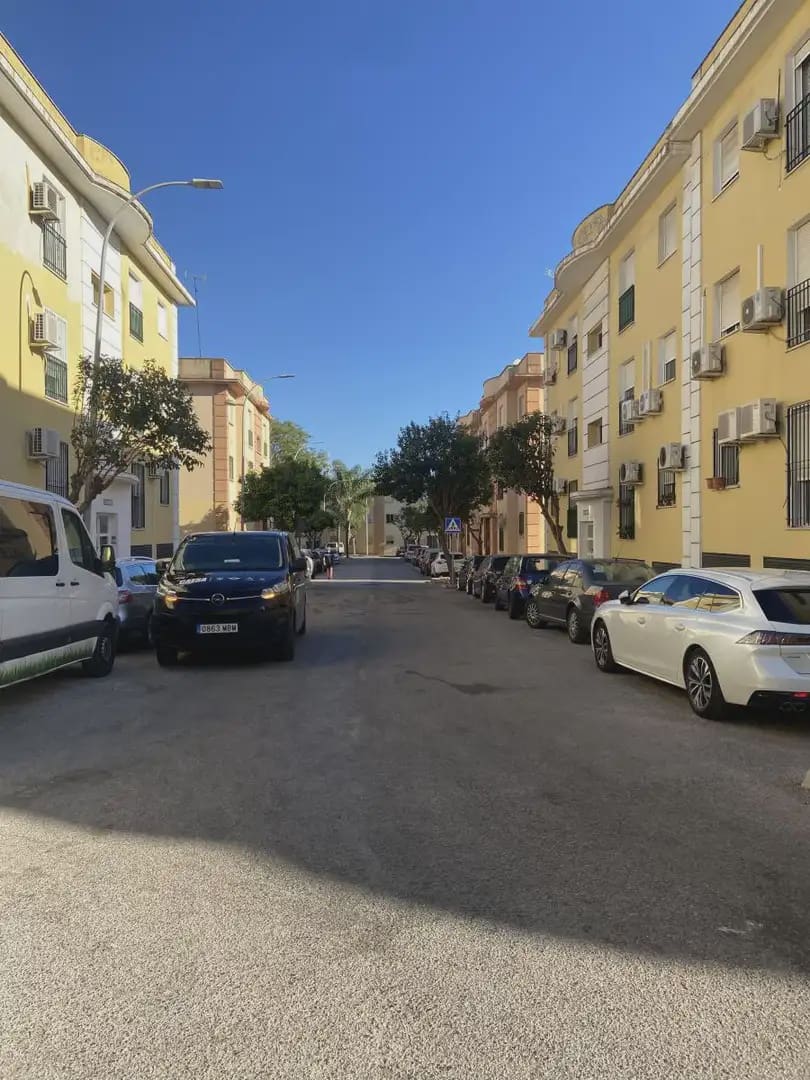 3 slaapkamer Flat te koop in Algeciras met garage - € 79.793 (Ref: 9999201)