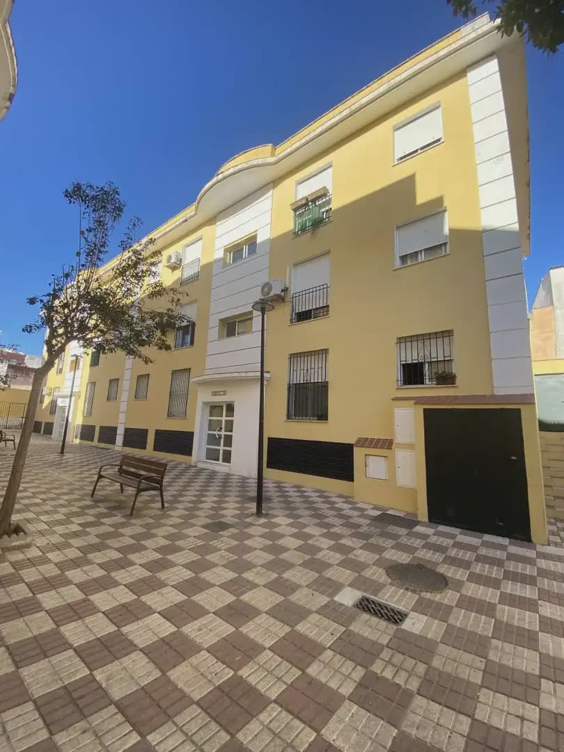 3 slaapkamer Flat te koop in Algeciras met garage - € 79.793 (Ref: 9999201)