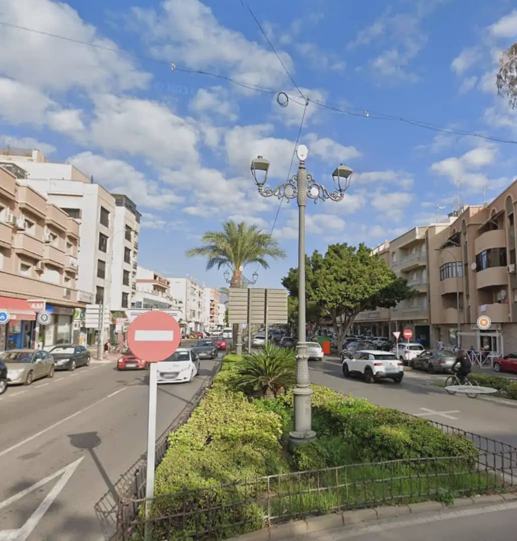 Gewerbe zu verkaufen in Roquetas de Mar - 450.000 € (Ref: 9999218)
