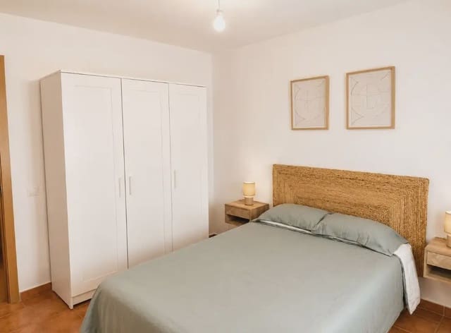 Lejlighed til leje i Algeciras - € 750 (Ref: 9999220)