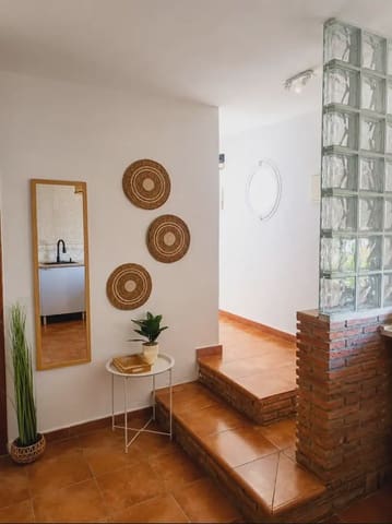 Lejlighed til leje i Algeciras - € 750 (Ref: 9999220)