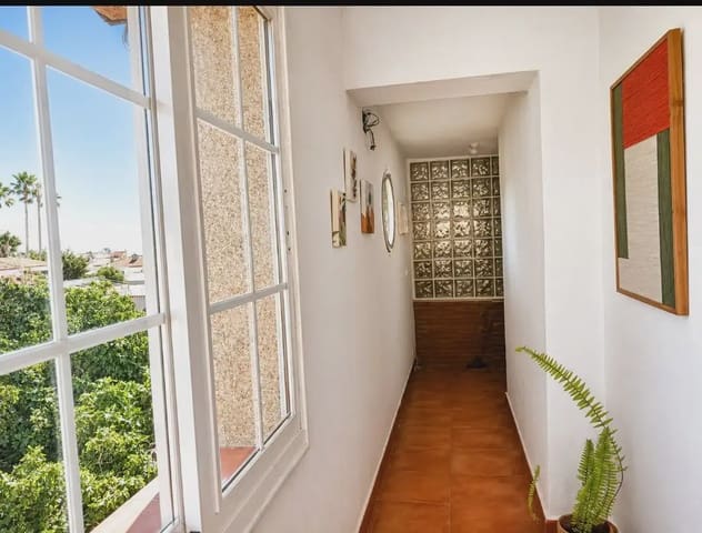 Lejlighed til leje i Algeciras - € 750 (Ref: 9999220)