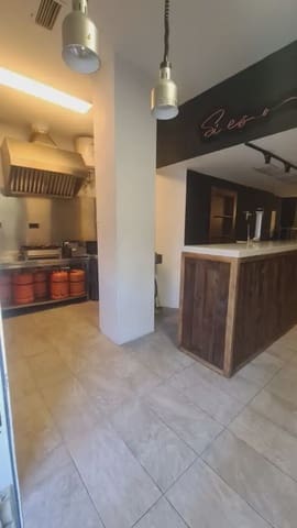 Erhverv til leje i Algeciras - € 900 (Ref: 9999238)