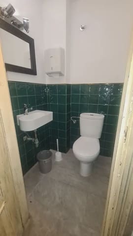 Erhverv til leje i Algeciras - € 900 (Ref: 9999238)