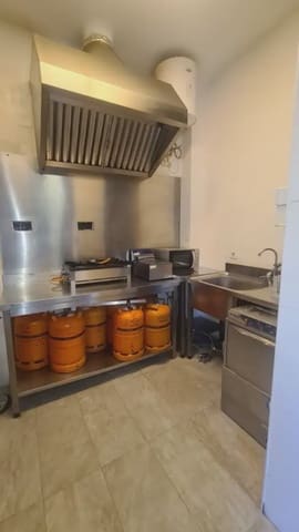 Erhverv til leje i Algeciras - € 900 (Ref: 9999238)