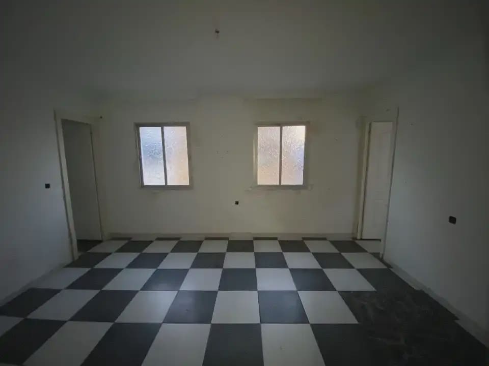 3 slaapkamer Flat te koop in La Linea de la Concepcion - € 95.000 (Ref: 9999240)