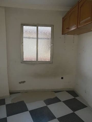 3 soveværelse Lejlighed til salg i San José - San Bernardo, La Línea de la Concepción - € 95.000 (Ref: 9999240)
