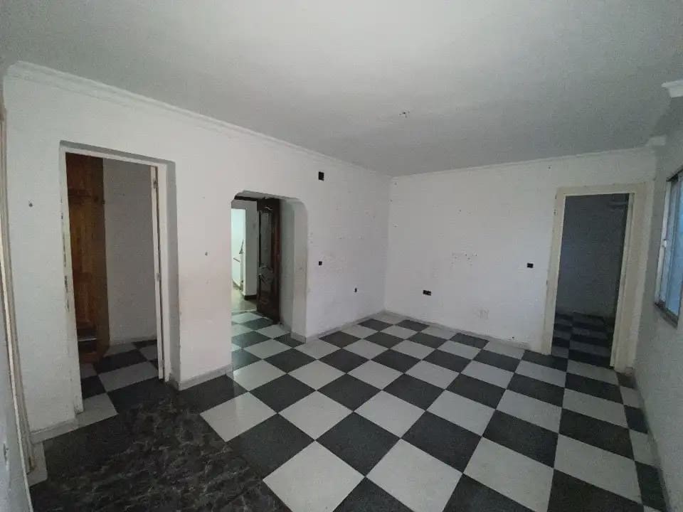 3 slaapkamer Flat te koop in La Linea de la Concepcion - € 95.000 (Ref: 9999240)