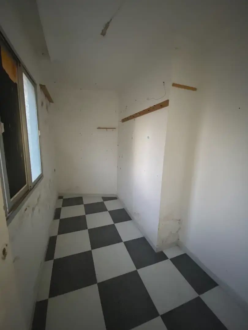 3 slaapkamer Flat te koop in La Linea de la Concepcion - € 95.000 (Ref: 9999240)