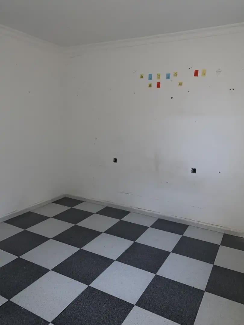3 slaapkamer Flat te koop in La Linea de la Concepcion - € 95.000 (Ref: 9999240)