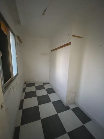 3 soveværelse Lejlighed til salg i San José - San Bernardo, La Línea de la Concepción - € 95.000 (Ref: 9999240)