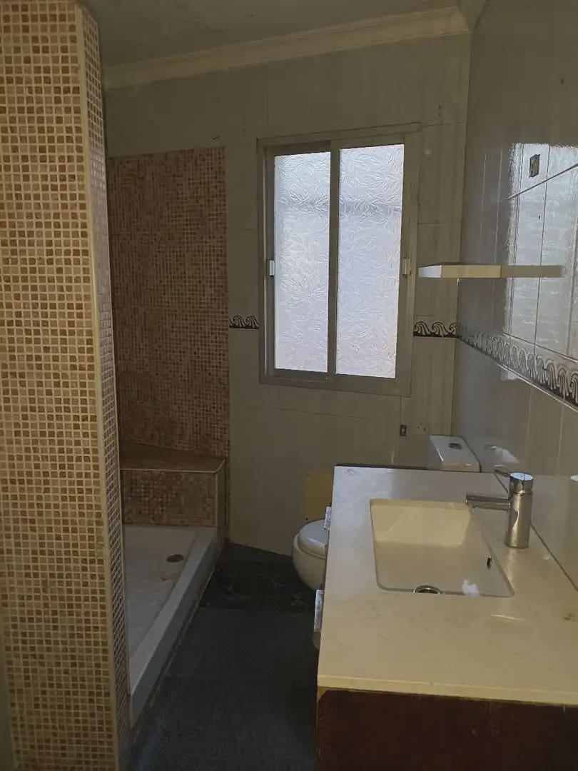 3 slaapkamer Flat te koop in La Linea de la Concepcion - € 95.000 (Ref: 9999240)