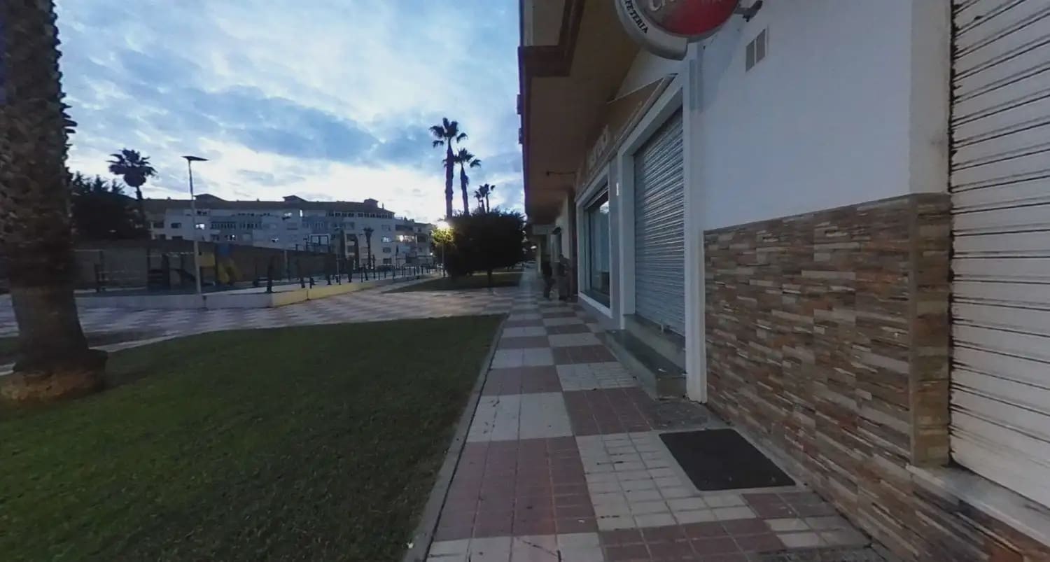 Gewerbe zu verkaufen in La Linea de la Concepcion - 32.000 € (Ref: 9999241)