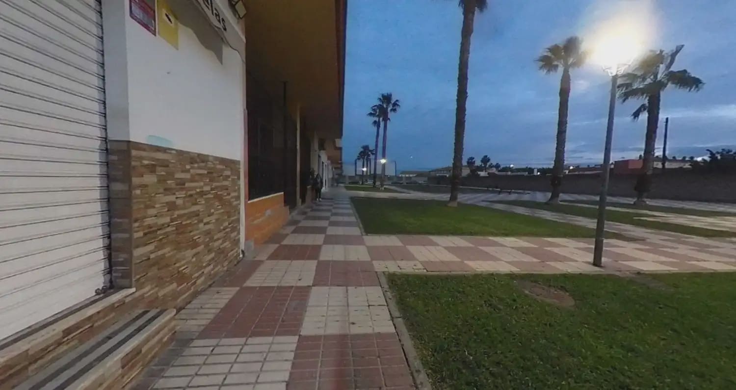 Gewerbe zu verkaufen in La Linea de la Concepcion - 32.000 € (Ref: 9999241)