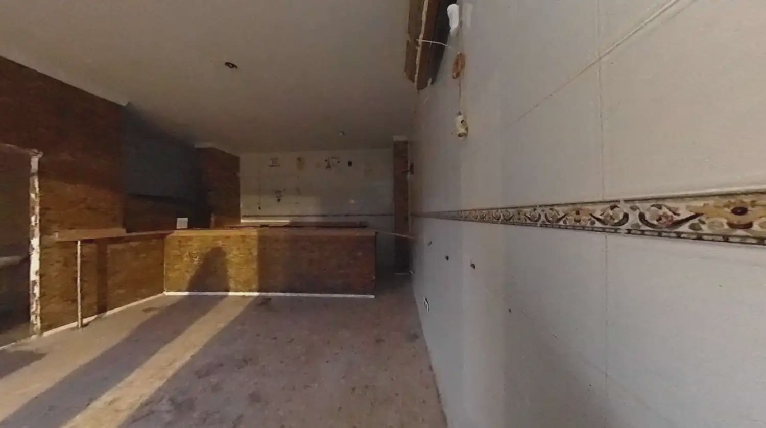 Gewerbe zu verkaufen in La Linea de la Concepcion - 32.000 € (Ref: 9999241)