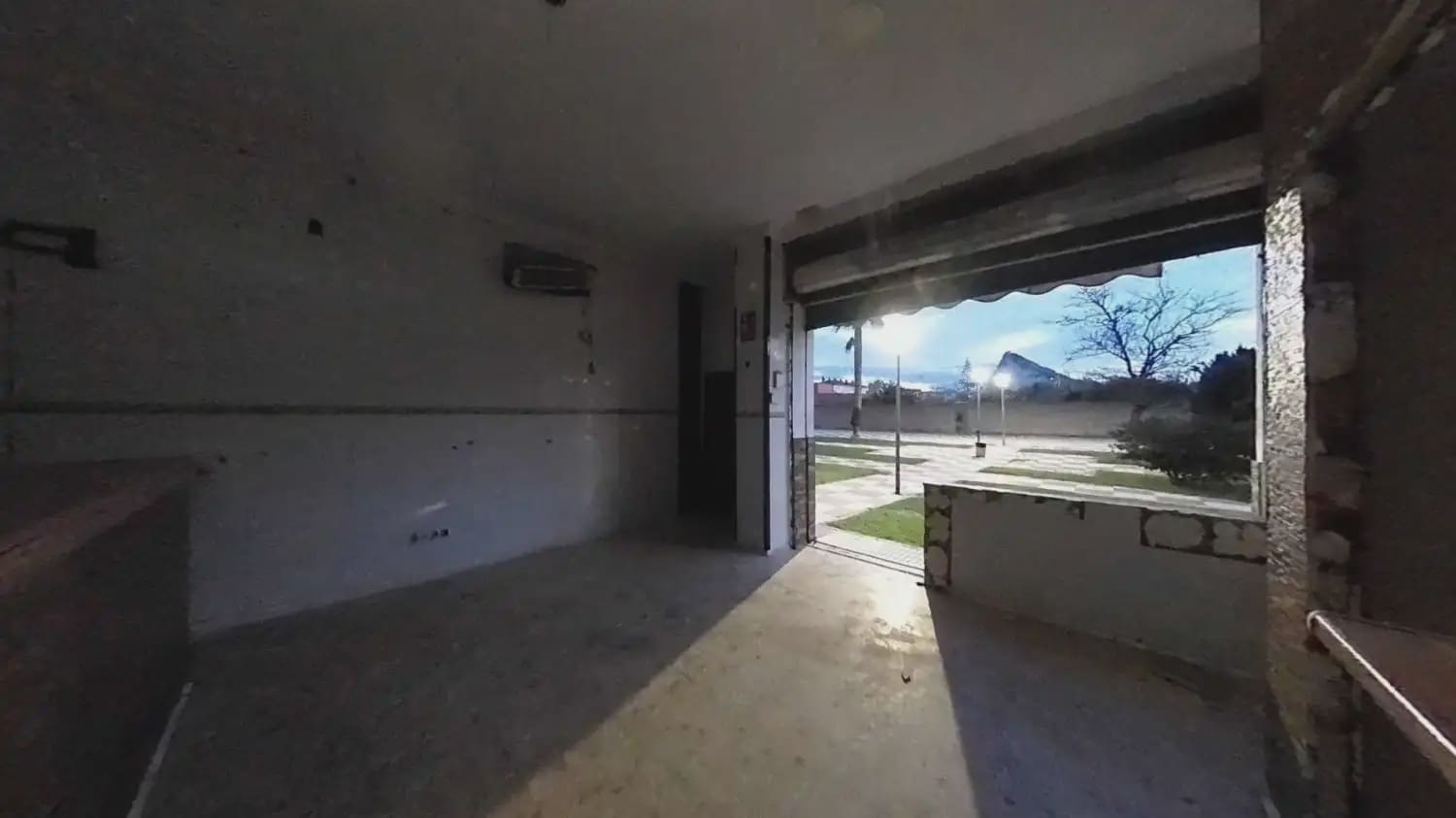 Gewerbe zu verkaufen in La Linea de la Concepcion - 32.000 € (Ref: 9999241)