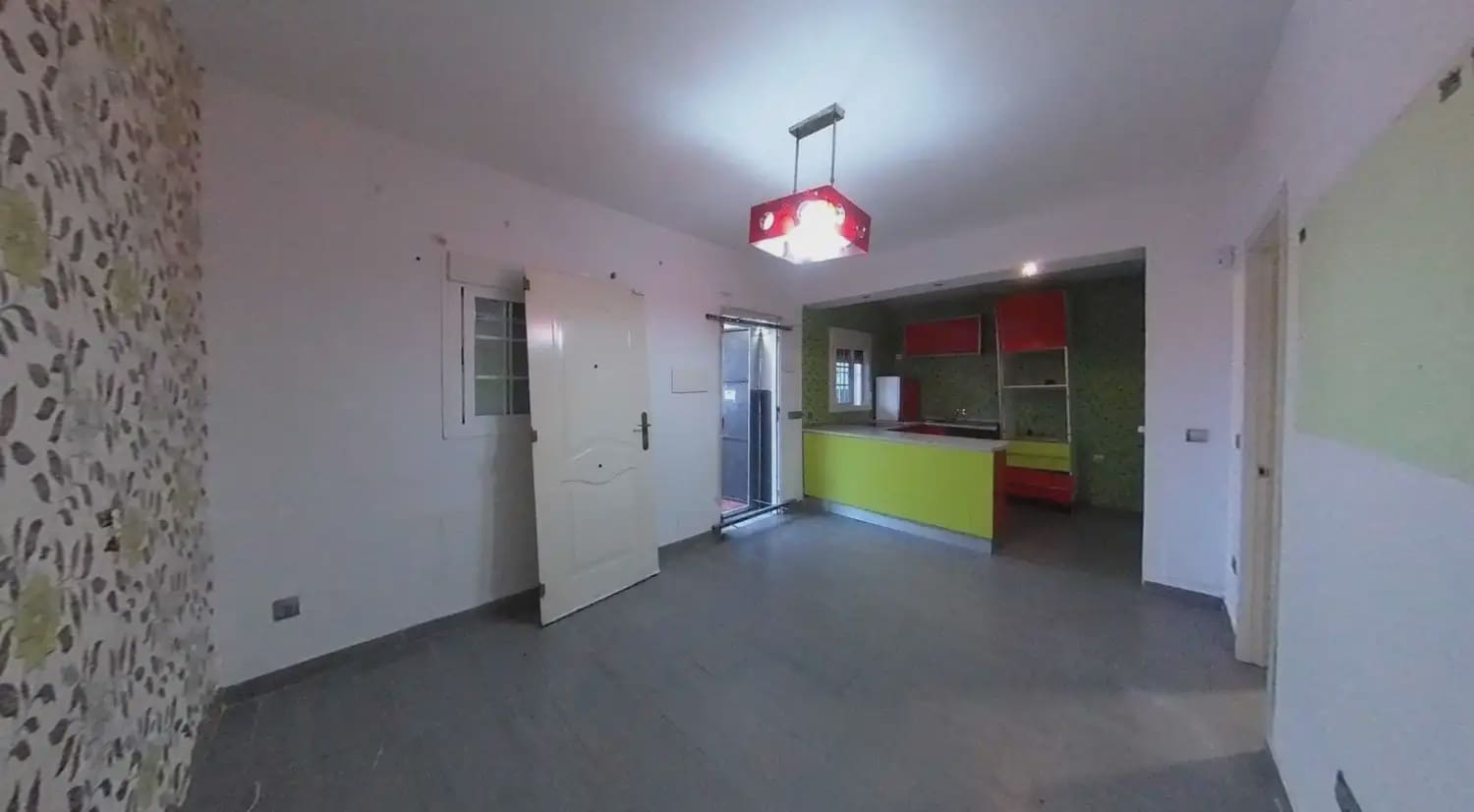 2 slaapkamer Flat te koop in La Linea de la Concepcion - € 95.000 (Ref: 9999242)