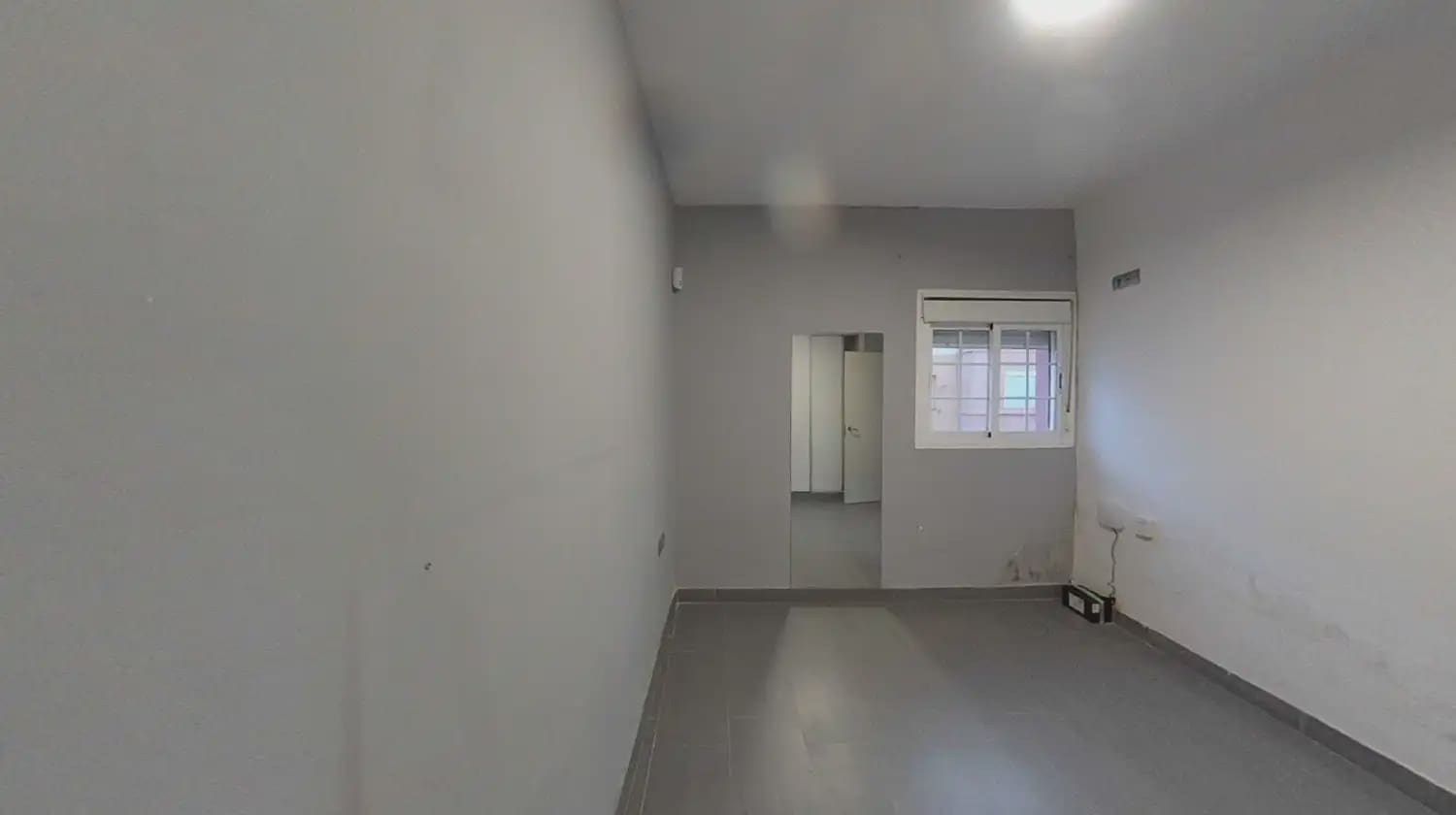 2 slaapkamer Flat te koop in La Linea de la Concepcion - € 95.000 (Ref: 9999242)