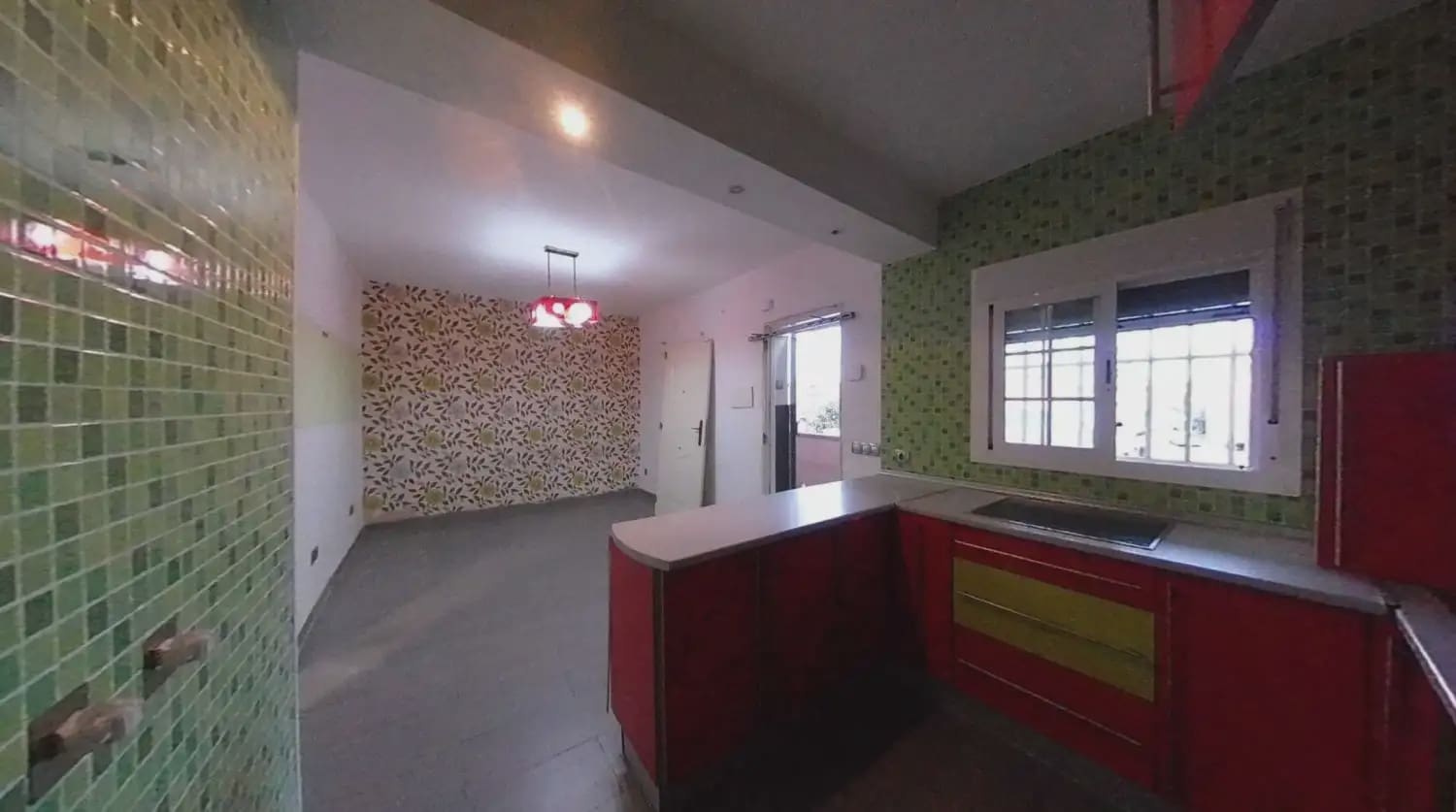 2 slaapkamer Flat te koop in La Linea de la Concepcion - € 95.000 (Ref: 9999242)